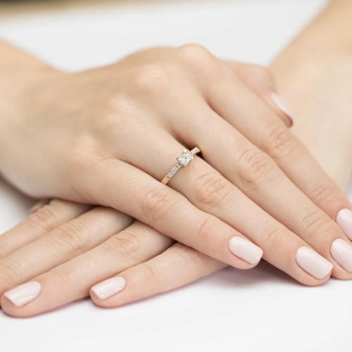 Złoty Pierścionek 585 z diamentem brylant 0,37ct