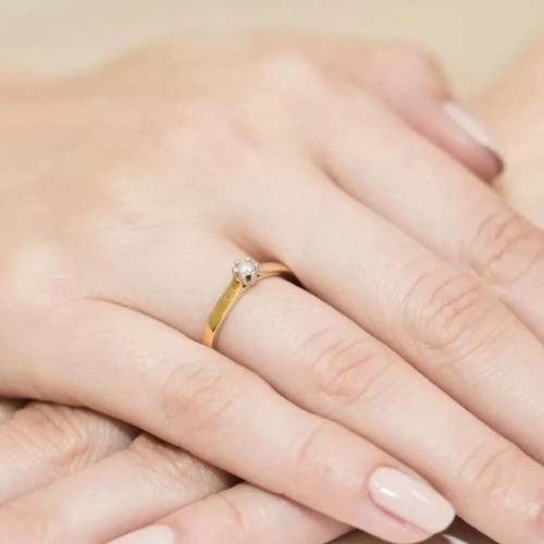 Złoty Pierścionek 585 z diamentem brylant 0.04ct