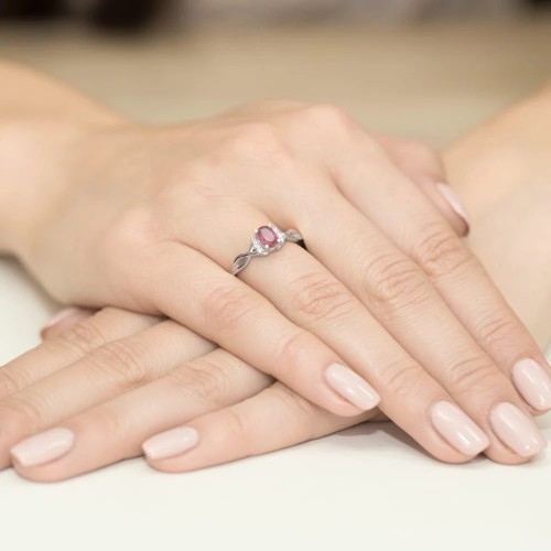 Rubin pierścionek białe złoto 0,60ct